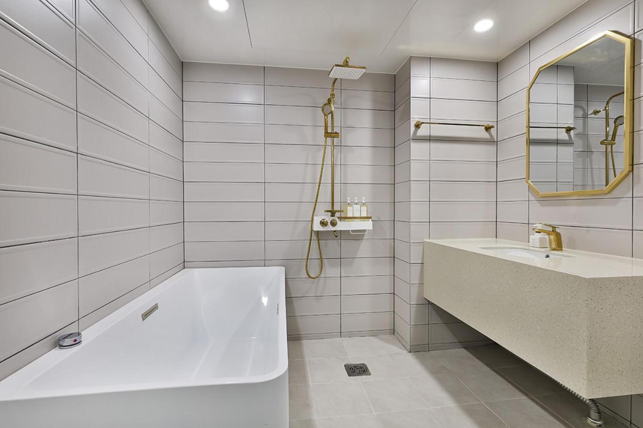 Hotel Palace Kjongdzsu Kültér fotó